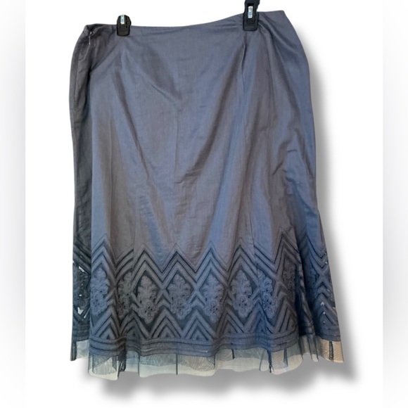 Embroidered trim skirt - Picture 2 of 5